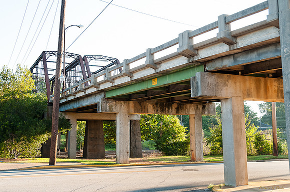 6th St Bridge & Train 081511