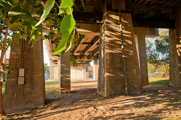 6th St Bridge & Train 081511