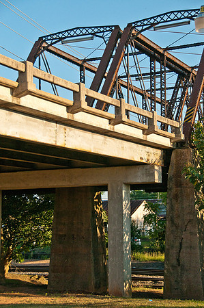 6th St Bridge & Train 081511